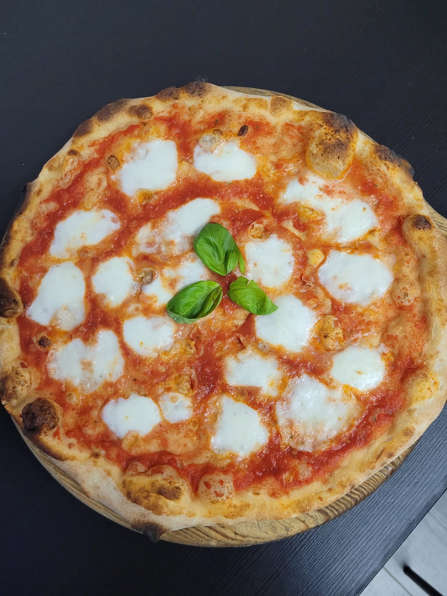 Pizza Margherita della Pizzeria del Vicolo